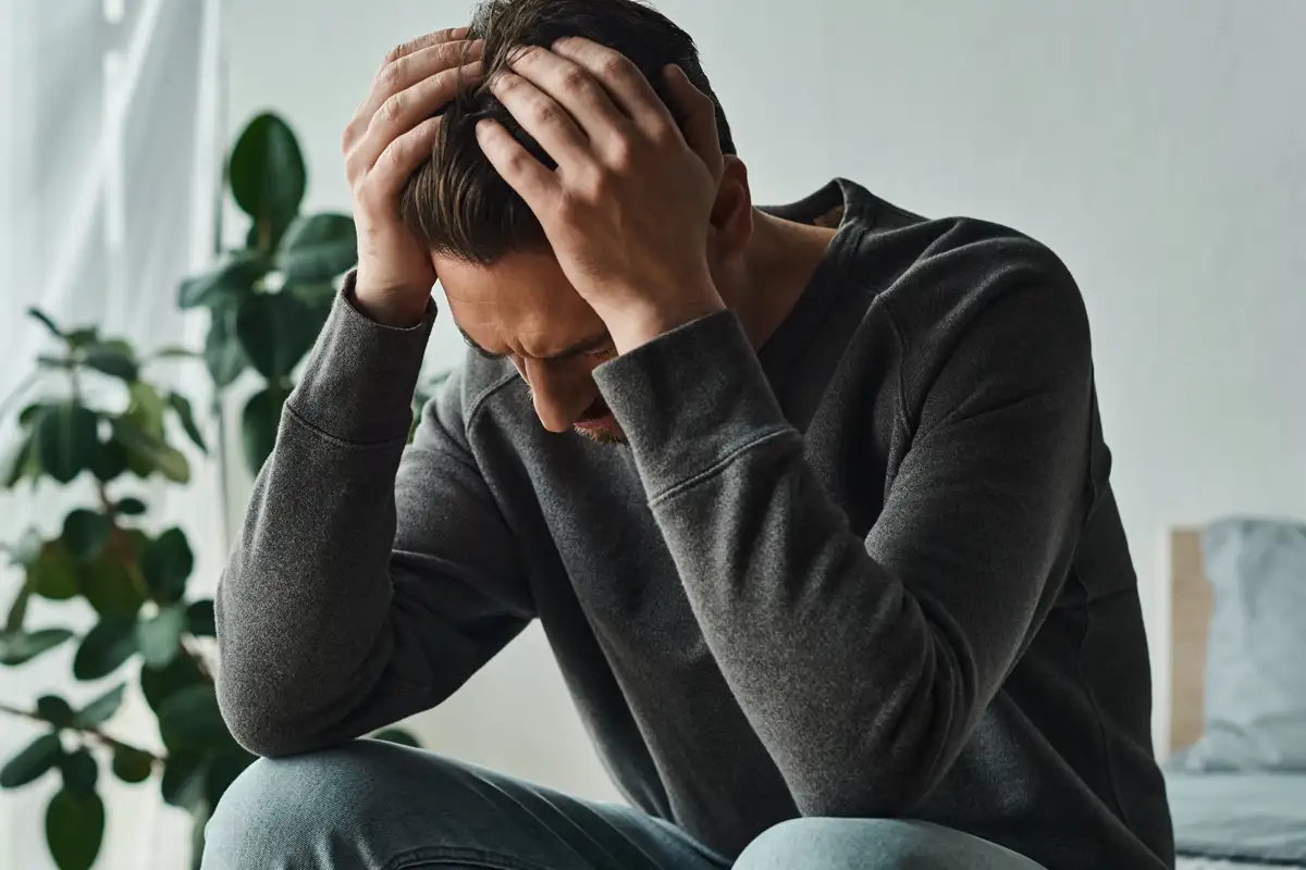 hombre con emociones liosas