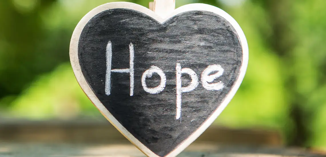 corazón que muestra la palabra hope