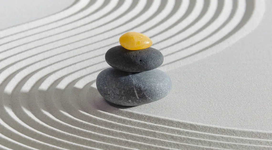 jardín zen con arena blanca