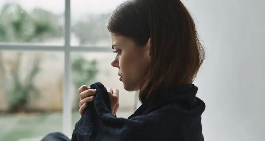 mujer atravesando etapas del duelo